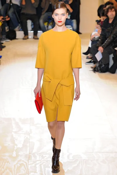 Look 13